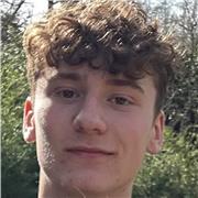 Estudiant d’enginyeria amb exel·lents notes al batxillerat amb gran disponibilitat.